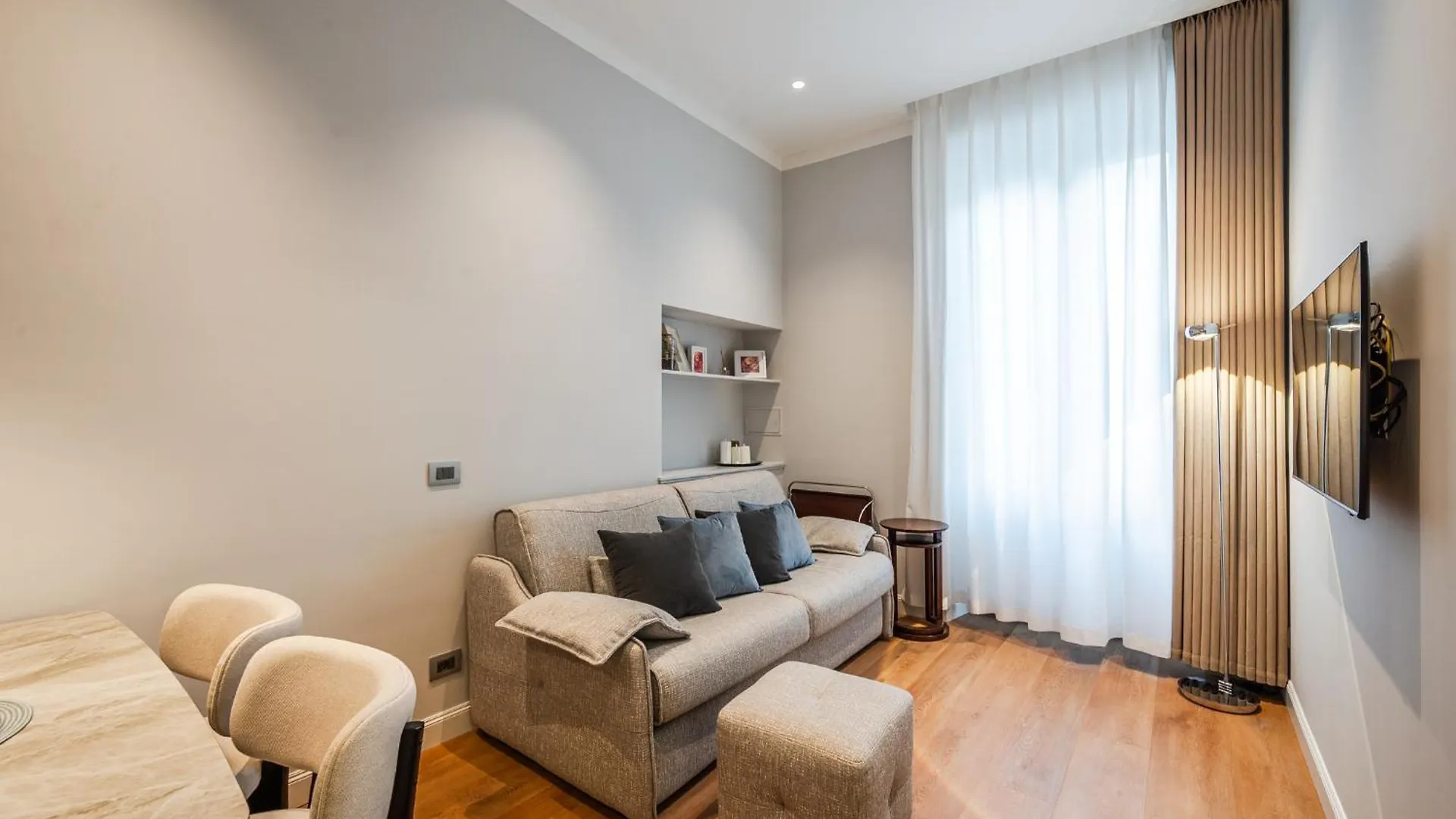 Firenze Rentals Deluxe Corso 14 With Duomo View